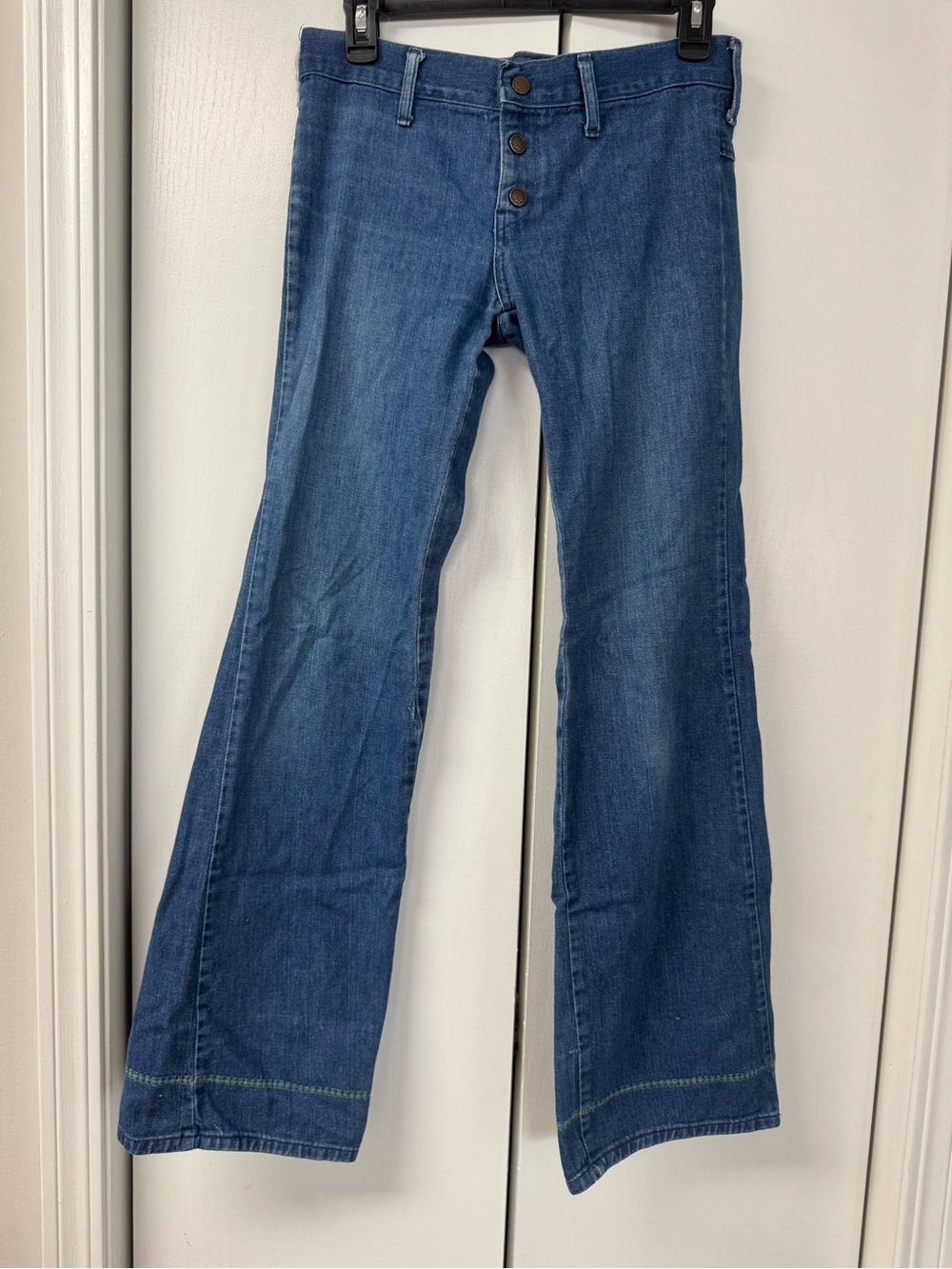 Vintage early 1970’s junior jeans. Low rise and flare legs. Size 9